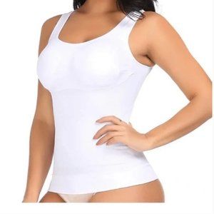 2 Woman Ocean White Sleeveless Tank Shaper Tops Size Medium in Black and White